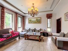 大花园400平米 前后无遮挡视野开阔 精装拎包入住