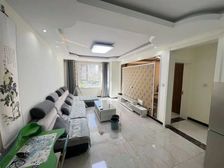 送车位!保真!东湖保师万达公园!全明小三居!业主自住精装!!