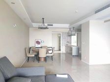 一号桥旁,紧挨洪崖洞,协信公馆看江大三房,随时看房,拎包入住