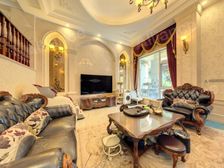 清水河畔,联排别墅【装修花了200W】,带80㎡花园