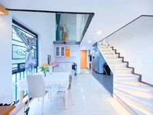 市中心一德路,地理位置优越,现在租6900,来电可看房