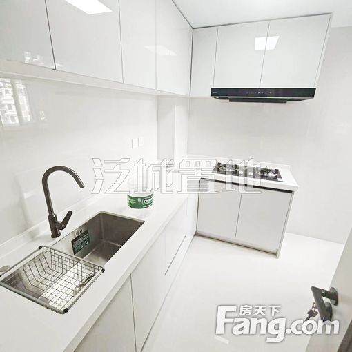 王府花园 六层板楼 全新装修 随时看房 首次出租