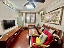 一楼送30平院子,双南精装修二房,户型方正,采光无遮挡.诚售