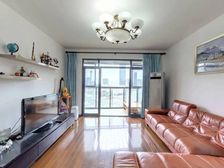 北外滩小高层,南北高区看陆家嘴三件套景观,带车位。 满五年