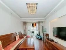 近地铁口三房,门口就有四小和四幼,刚需上车,速抢