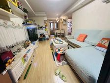 房东花了20万二次精装修着急出售 小区性价比超高 方便看房。