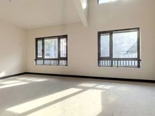 铜雀台三期联排边户,地上大花园诚意出售,价格可谈。