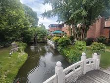 一期独栋 屋况保养好 花园大 临河位置