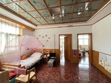 上日向和新华 多层4楼 单位房实际面积大 3室精装修 带车位