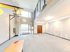 葛洲坝卡尔顿庄园 联排上下4层带露台花园,中间位置安静