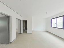 电梯次新房 纯毛坯从来没住过 边套双南户型采光通风好 诚售