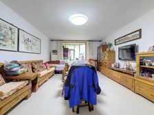 诚信房源,一层三居双卫,二,房型很好,位置好