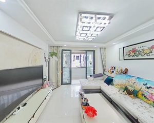 川沙 华川家园 中间楼层 精装可拎包入住 房龄新 南北通透