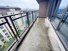 安心卖,带大露台,可以改四房,业主急售,随时看房,