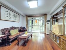 小洋房的中间楼层 采光好 前面无遮挡 三开间朝南户型