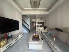 双卫格局 正规商品房 带电梯 交通便利 精装可拎包入住 满二