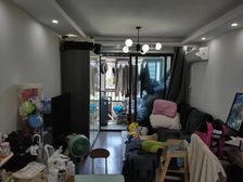 新上靠河南北边套两房,房东诚心出售,采光很好。