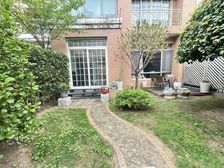 长宁西郊,带80平米花园的别墅,超大客厅,带会所,有钥匙