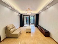 次新小区 一楼带花园30平院子 采光好 房东二次装修