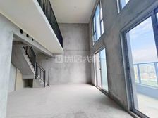 空港叠拼别墅带露台 使用面积 急售