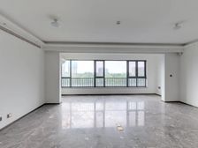 万科品质社区一楼带负一层,有150平院子,视野好