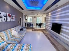 (急售 )电梯洋房。出门就说山姆,地铁口边上,阳光视野无挡