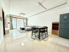 此房由易居丨侯瑞代 高端豪宅 板式南北通 带固定车位