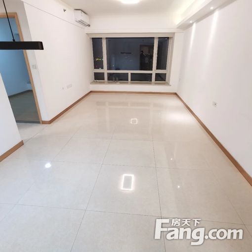 黄埔佳兆业南向三房 中装电梯中层 2000元/月