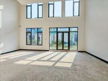 礼嘉 华侨城翎屿 滨江清水内圈联排别墅 端户带大花园 地下室