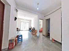 小区环境好,停车方便,物业费和停车费用都很便宜。