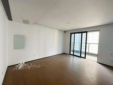 带电梯 房龄新 精装可拎包入住 近地铁 中间楼层采光好 朝南