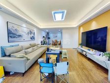 华润对面 电梯精装三房 装修很新 贵阳三中 地铁边