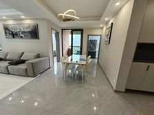 上海绿城 有电梯 双卫 中间楼层采光好 交通便利 满五