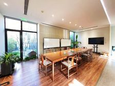 广渠路沿线门前7个车位丨四面采光带进口家具丨可冠名独栋