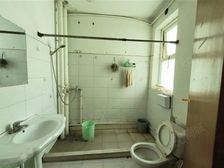 现代华庭毛坯2房 房东置换 诚心出售 5楼带阁楼 看房随时