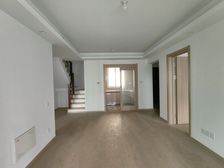 泉山区 昆仑御洋房顶楼复试 开发商装修 业主诚心出售