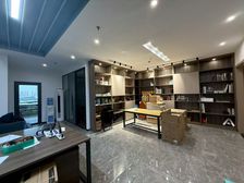 松江区 洞泾镇 精装修带家具 园区有班车 电梯口位置 大气