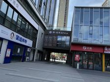 万象城高端写字楼头铺,拐角双面展示,租金高达270元平