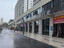 西站旁单层铺 正对出入口 有租约