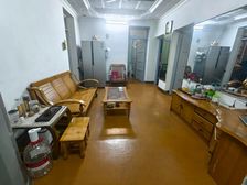 张家花园 三室二厅 65万74平米 户型采光好有阳台