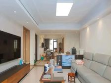 楼间距90米 位置好 四开间朝南 两梯两户 次新品质小区