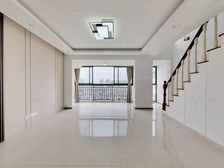 地铁边上 玫瑰久久大晒台四房两卫 前无遮挡