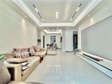 重医对面。次新小区 装修好得很 采光也很好