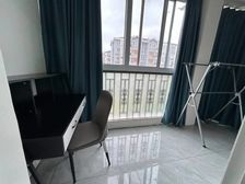 装修楼梯中间楼层两房,南北通透户型,靠近地铁联航路站