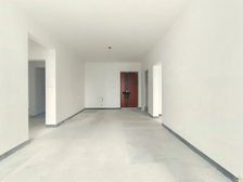 中央公园保 率 的小区 出门就是大悦城5号线轻轨站