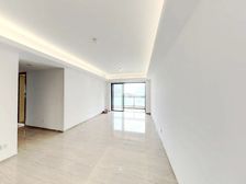 海珠湾 次新房 精装大四房 业主带一个车位 性价比高 可看房