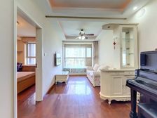 满五年,户型正气,精装修,看小区绿化,位置安静