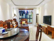 渝中区 名流公馆西区 精装修的两室两厅出售 ,带车位。