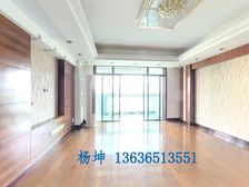厅南北直通大三房,厅宽4.2,正南正北采光全天不挡