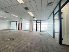 现场拍摄亦庄大族广场租金2.5元精装带到顶隔间2免租期起